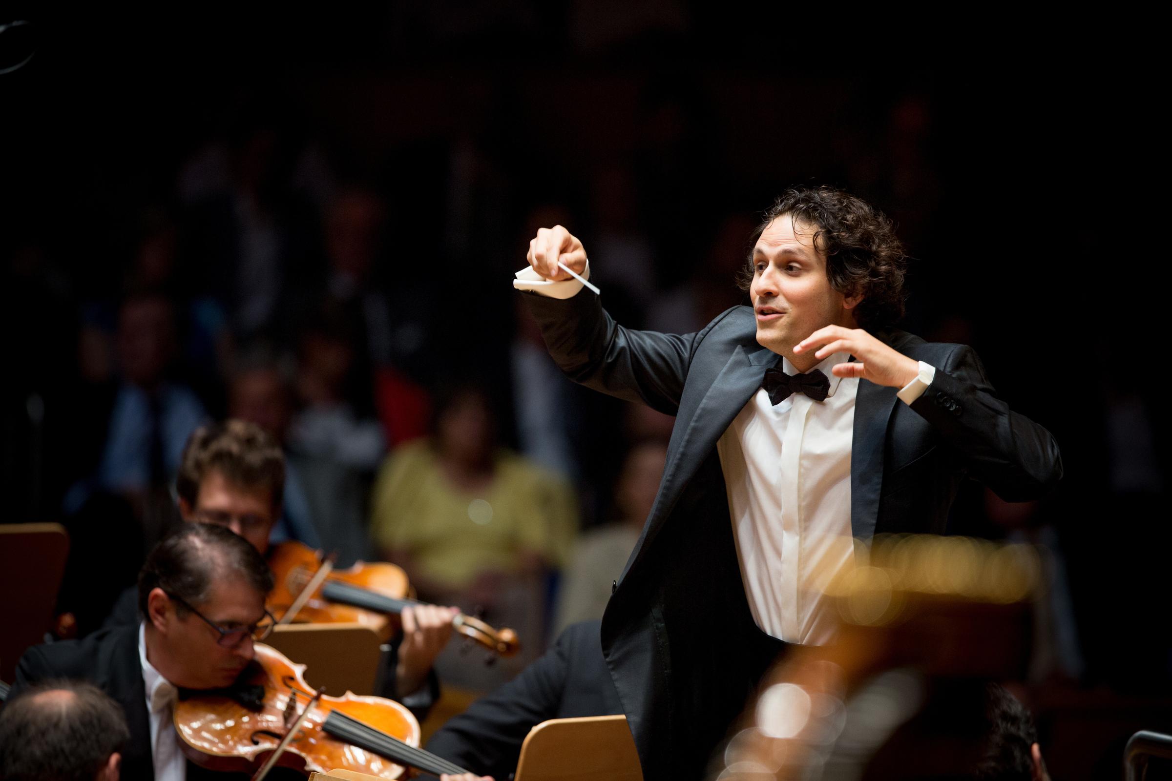 The Electrifying Lille National Orchestra! - lnrf9ks