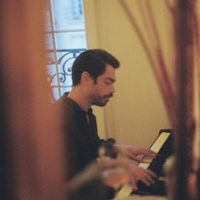 BENJAMIN COTTO du duo, Lilly Wood & the Prick, sort son premier single solo "Le Grand Bleu"