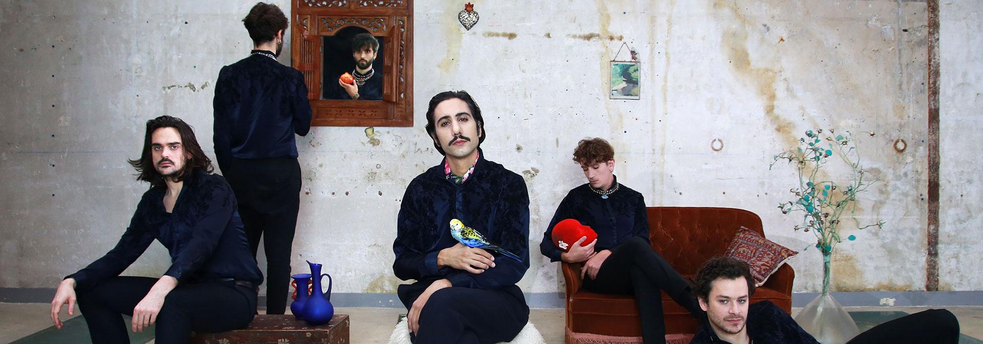 Feu! Chatterton : une décennie de carrière revisitée par Arthur Teboul
