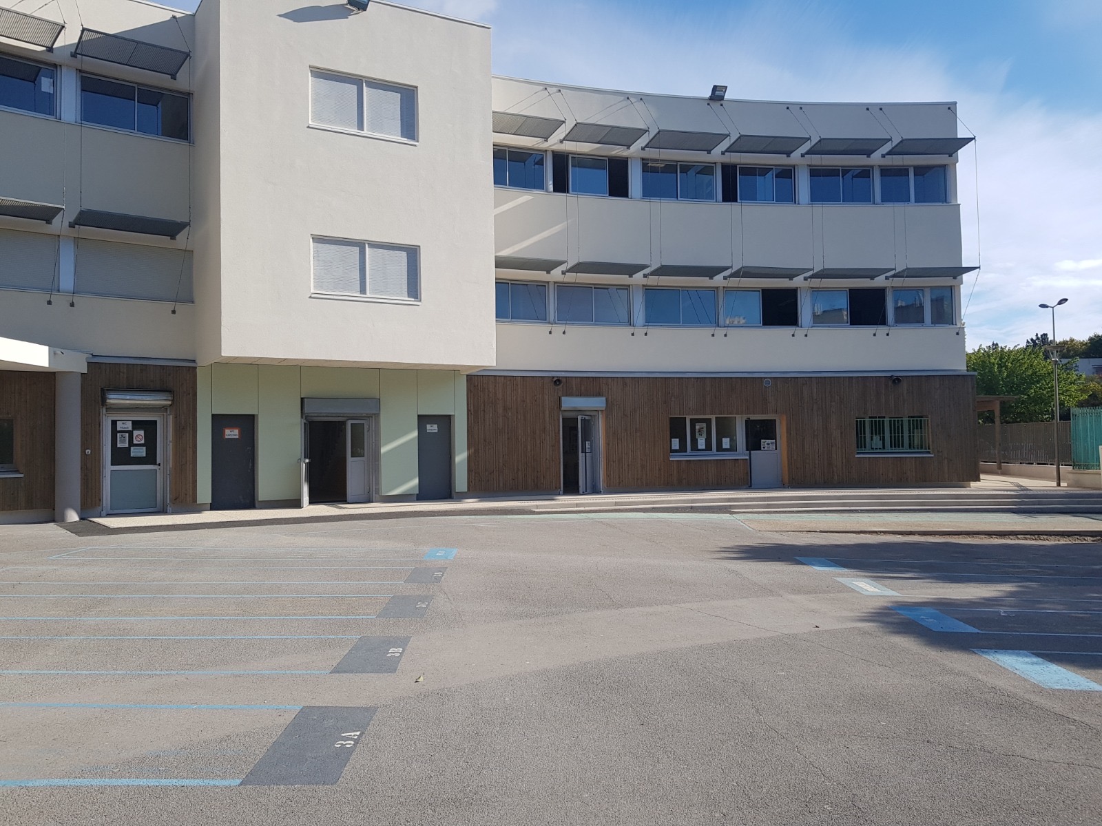 Au Chemin-Bas d'Avignon, le collège Romain-Rolland lance une option arbitrage de foot episode artwork